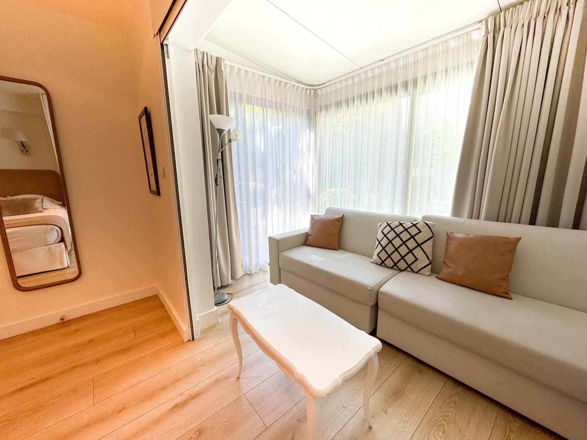 Hotel De Provence Кан Екстериор снимка